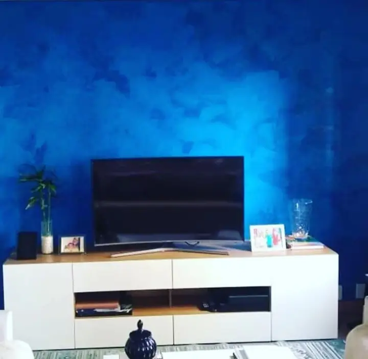 Ambiente entregue com painel de TV